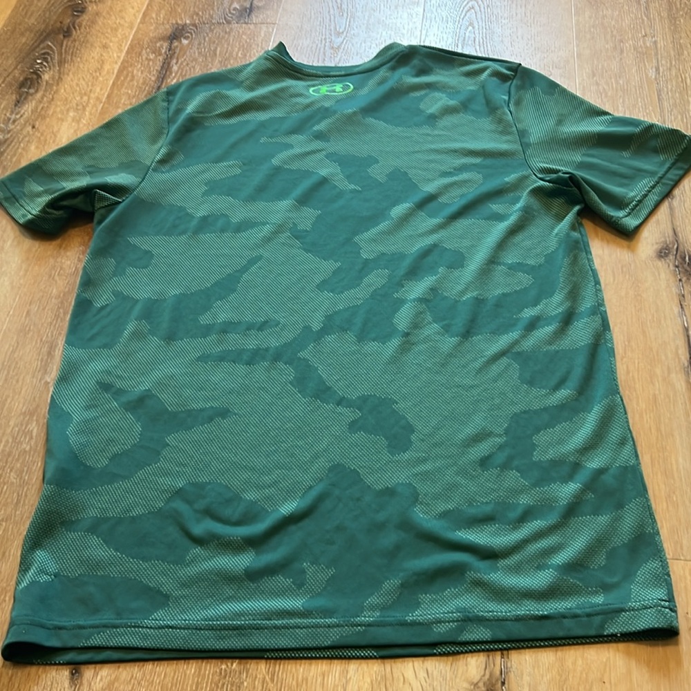 Men’s Under Armour Green Camo Medium Loose Fit Shirt - Picture 5 of 8